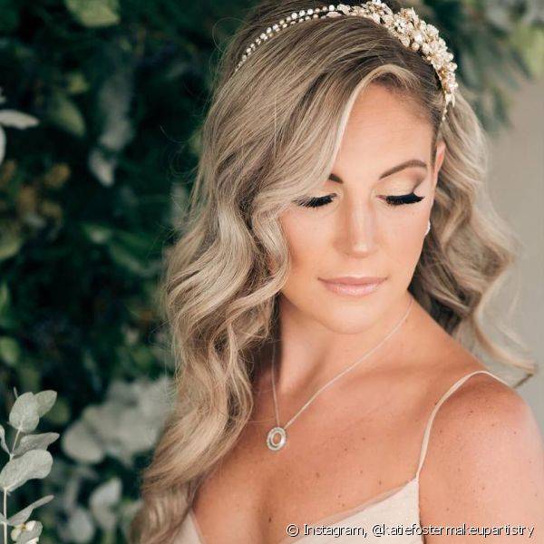 A maquiagem de noiva loira pede uma produ??o especial, veja as dicas para acertar! (Foto: Instagram @katiefostermakeupartistry)